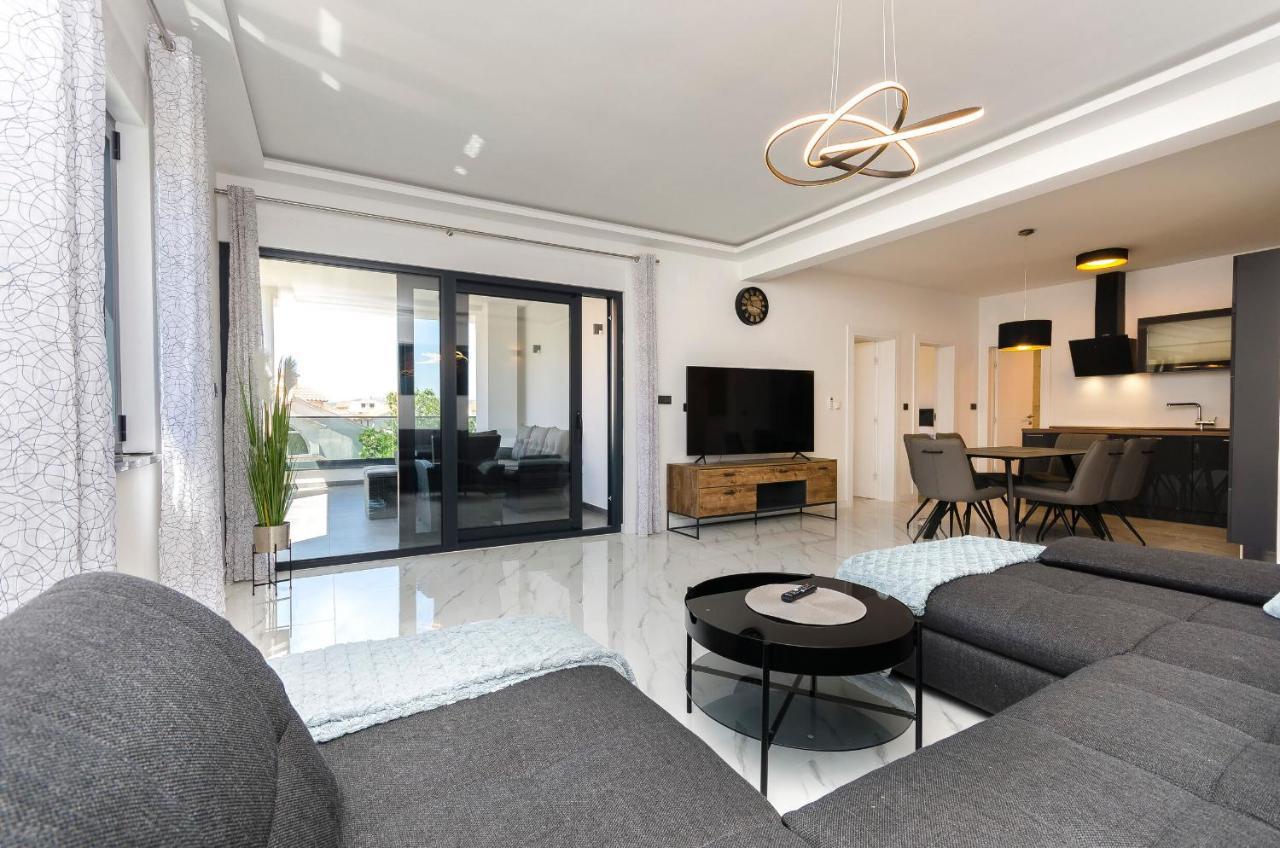 Apartments Villa Casia Srima Exteriör bild
