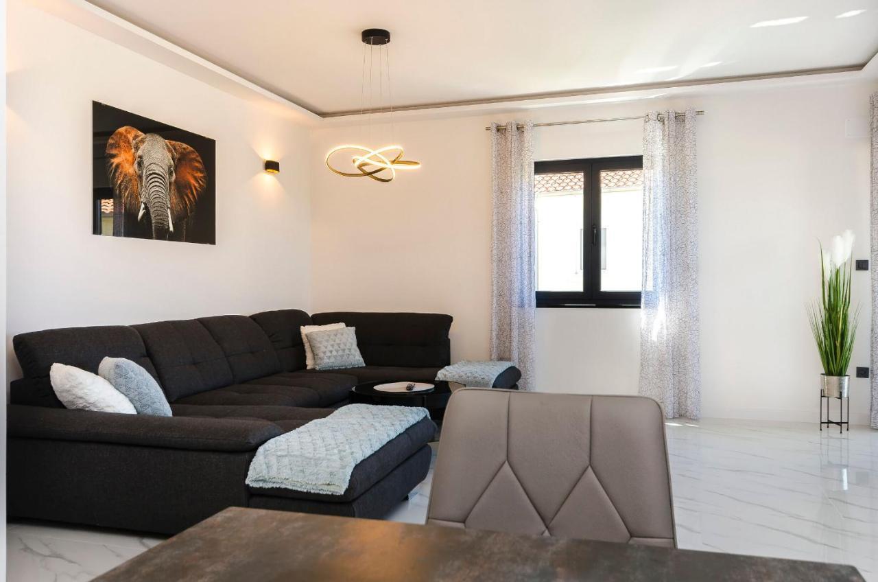 Apartments Villa Casia Srima Exteriör bild