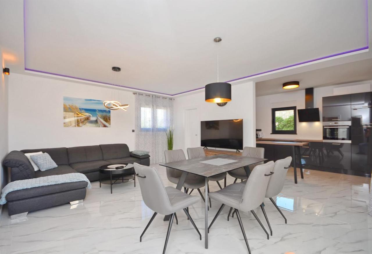 Apartments Villa Casia Srima Exteriör bild