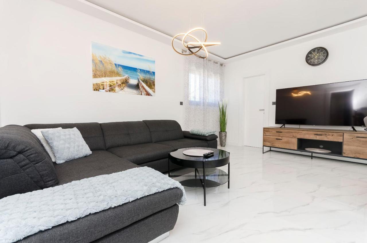Apartments Villa Casia Srima Exteriör bild